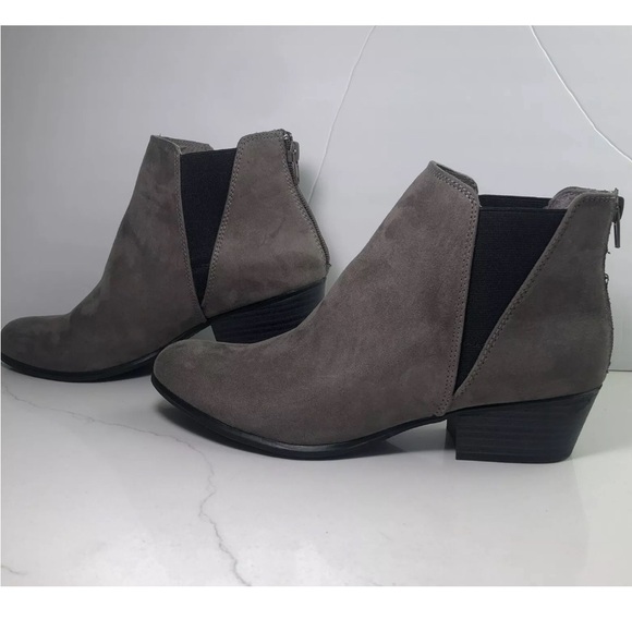 Esprit Tiffany Women’s Ankle Bootie’s Gray Suede Zipper- Low Heel Size 8.5 New - Picture 1 of 9